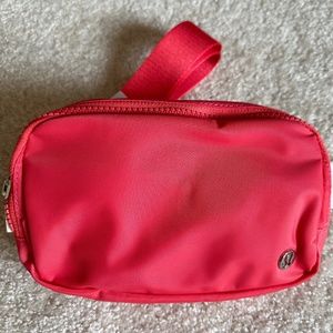 Lululemon Everywhere Belt Bag NWT Pink Pale Raspberry